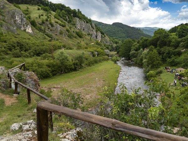 Bistre reke u napuštenom bioskopu na Staroj planini