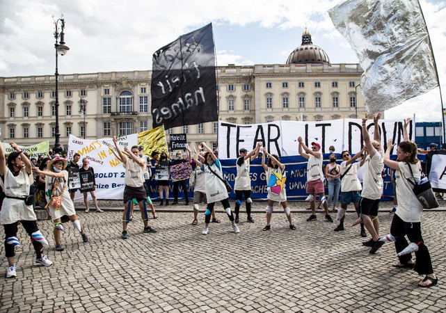 Otvaranje Humboldt Foruma uz protest umetnika