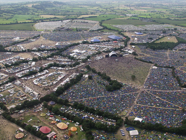 Marina Abramović i ućutani Glastonberi pozvali na mir