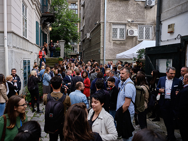 Mirëdita, dobar dan! ponovo uz protest i kordone