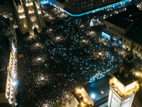 Nova godina dočekana na trgovima širom regiona